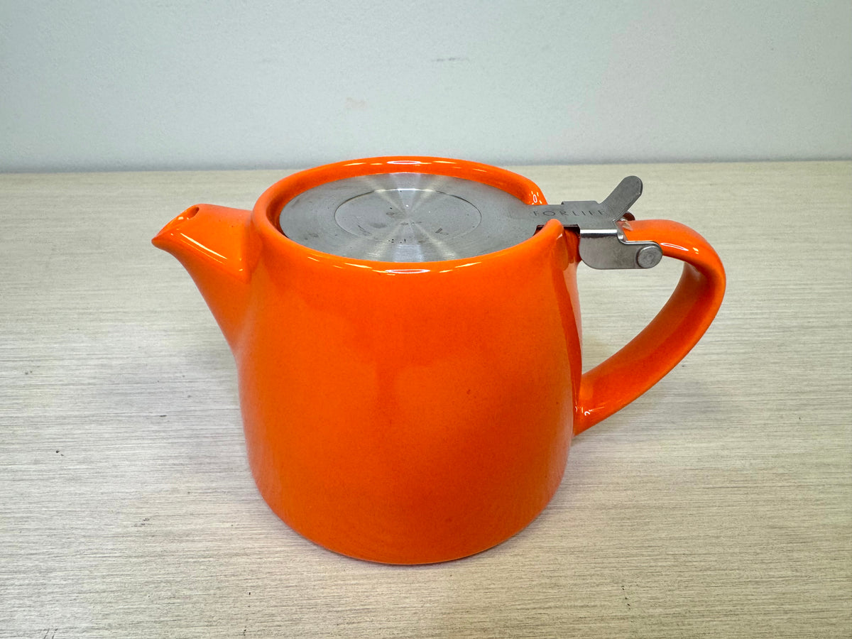 Tetera Naranja con Tocón 18oz