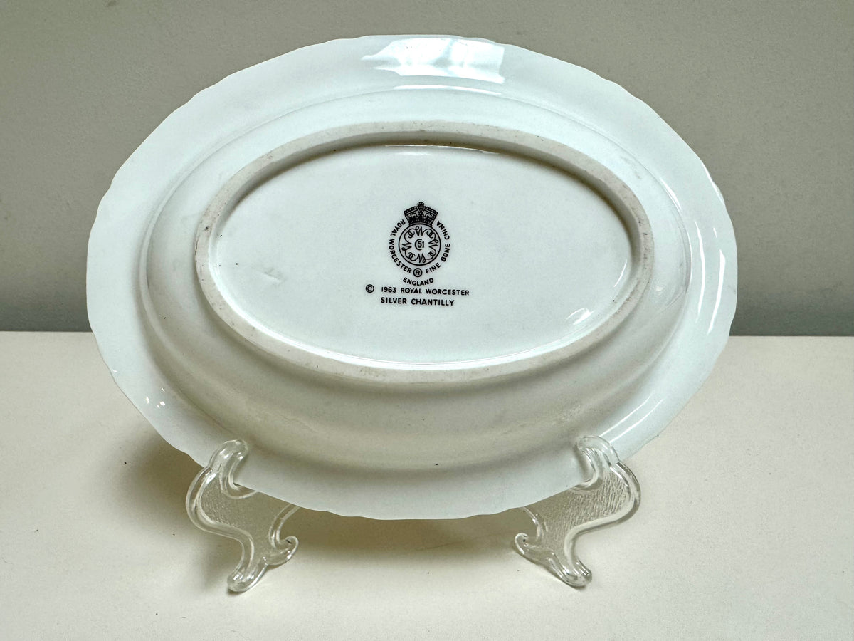 Bol ovalado Royal Worcester Silver Chantilly de 1963