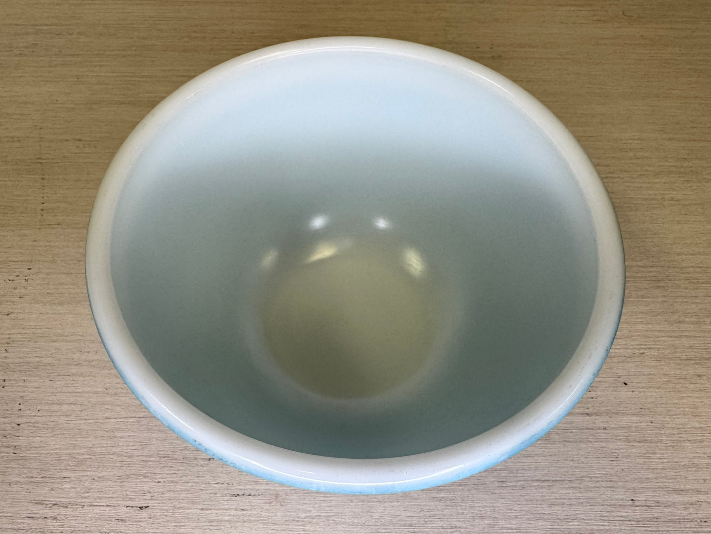 Bol para mezclar de cristal lechoso Pyrex Primary Blue #401 de la década de 1940