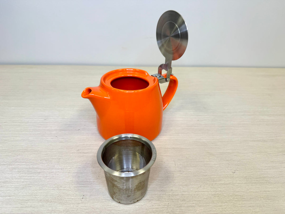 Tetera Naranja con Tocón 18oz