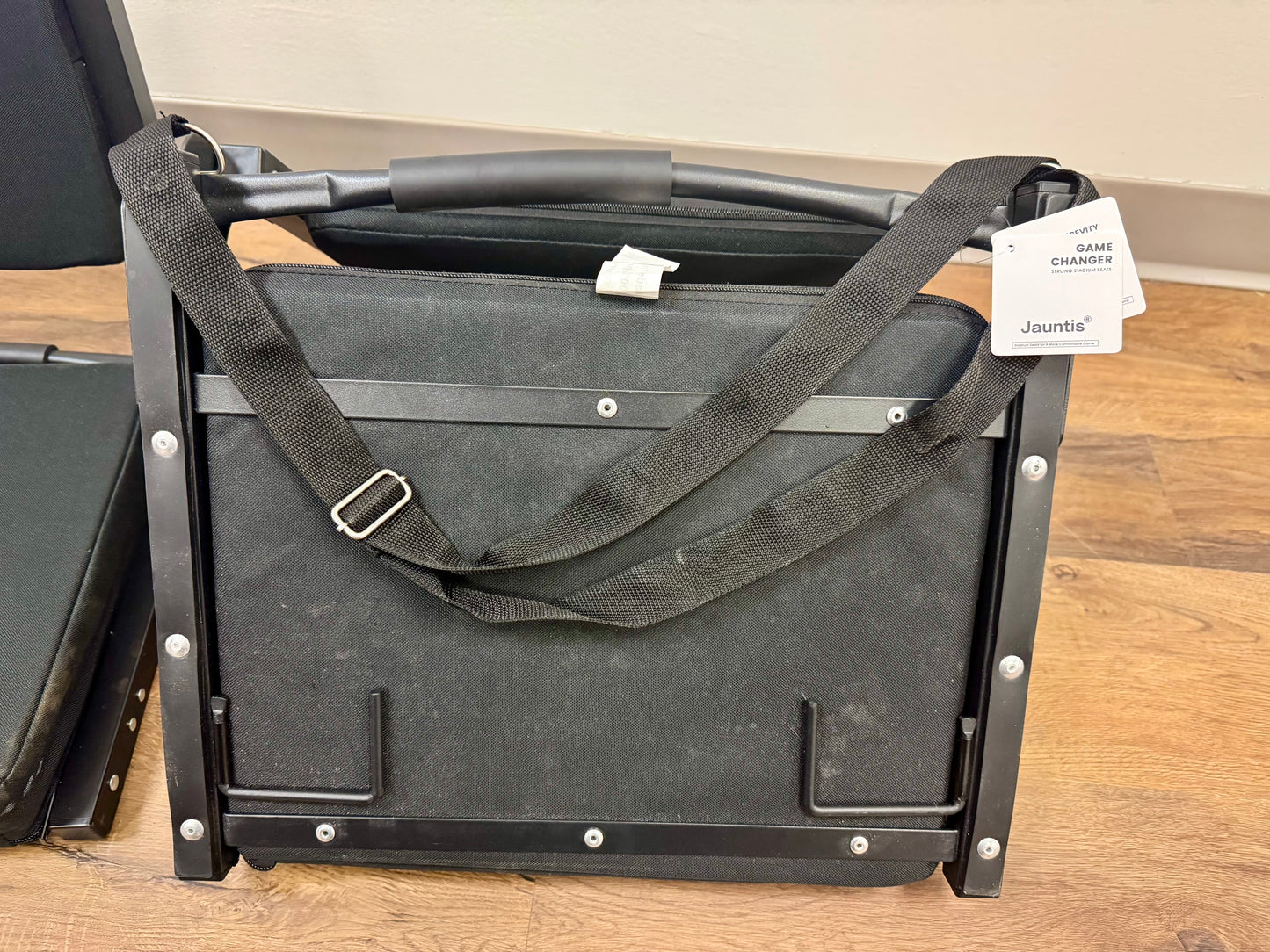 Jauntis Portable Black Stadium Seat