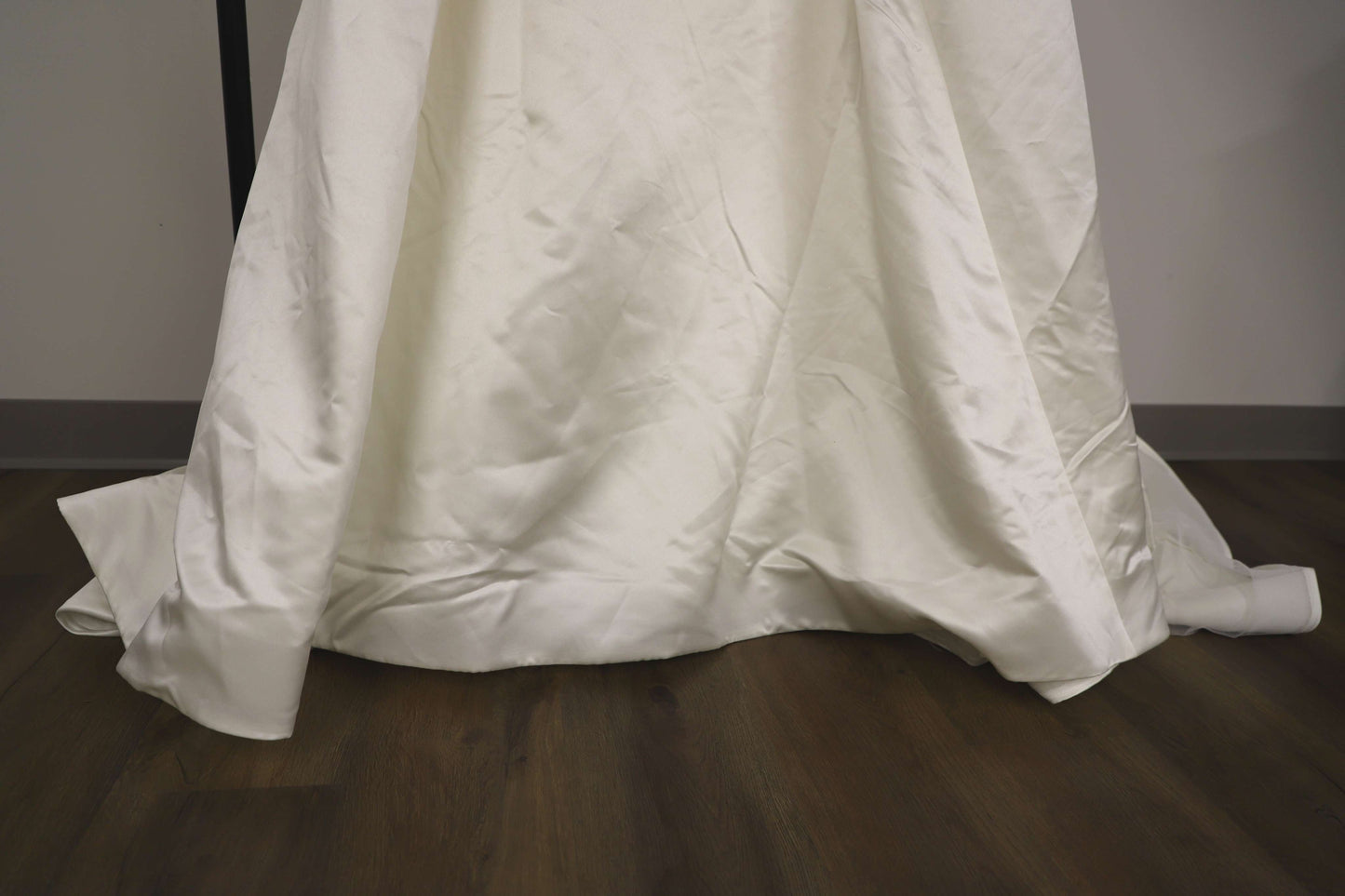 Brand New Oleg Cassini Ivory Wedding Dress