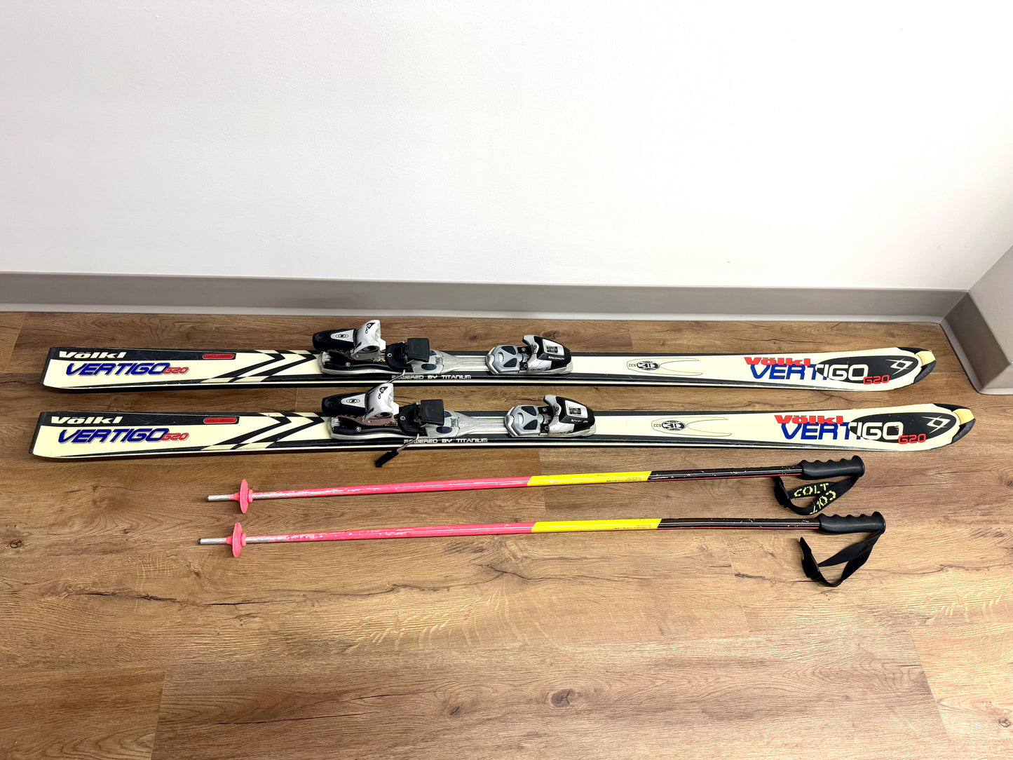 Volkl Vertigo G20 Snow Skis & Colt Poles