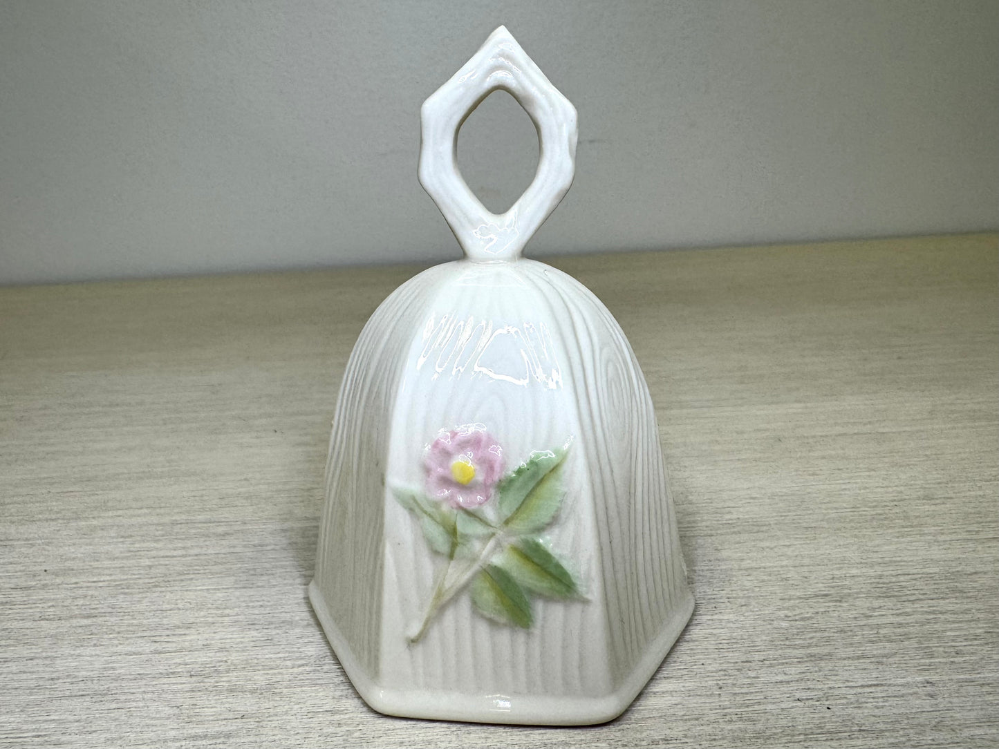 Campana Belleek Wild Irish Rose de 1984