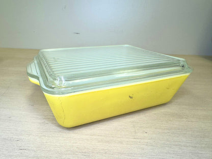 Recipiente para nevera Pyrex de vidrio opalino amarillo de los años 50 n.º 503C