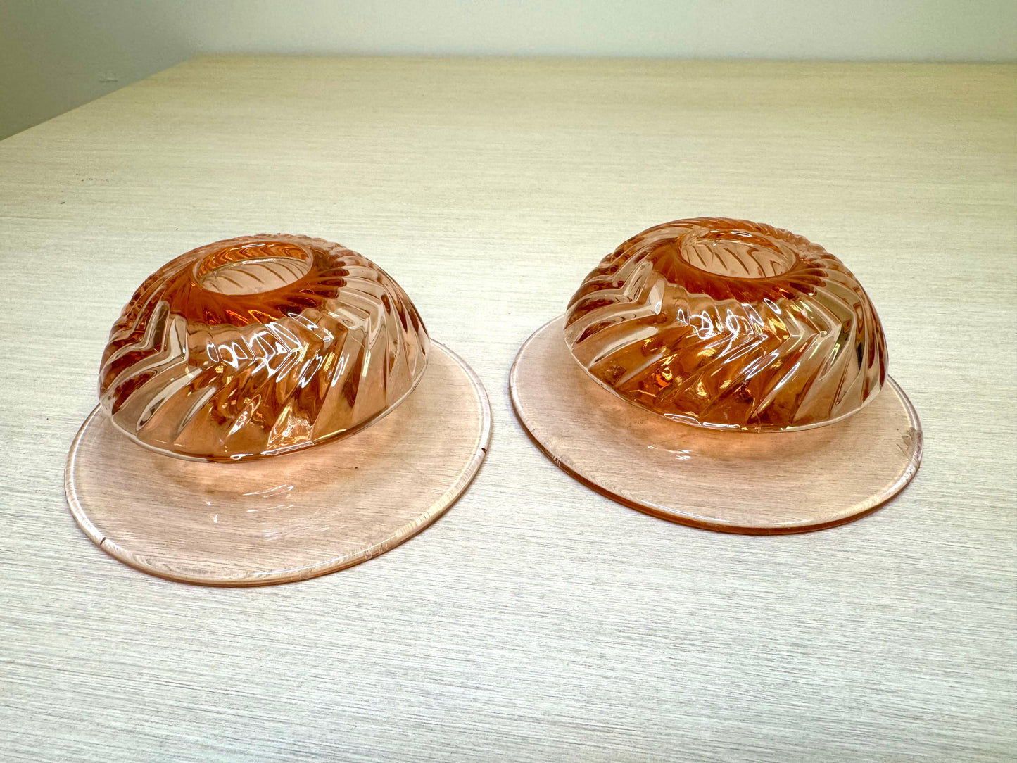 Candelabros Heisey Twist de Vidrio Rosa "Depression Glass"