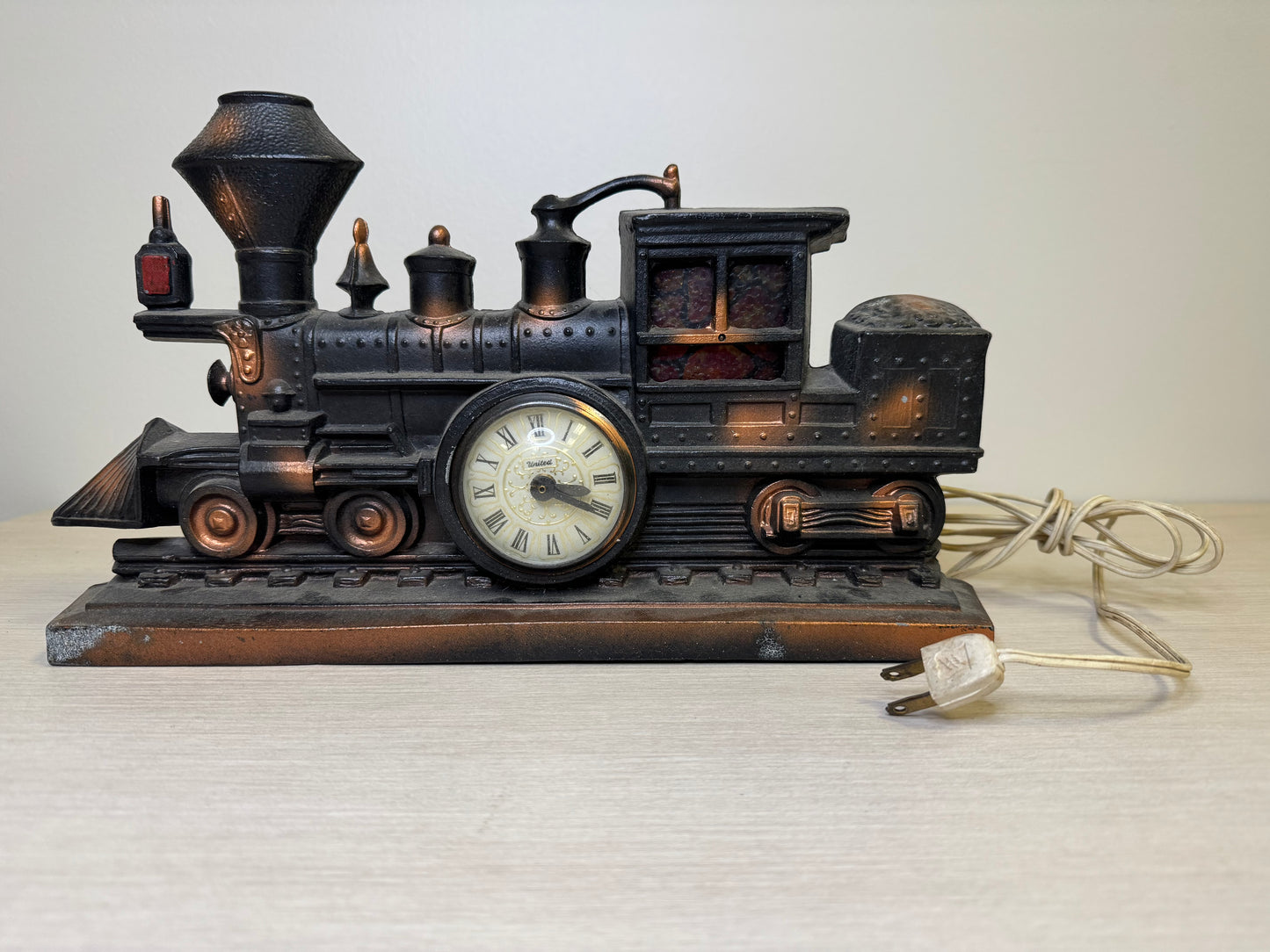 1940s-1960s United Train Clock