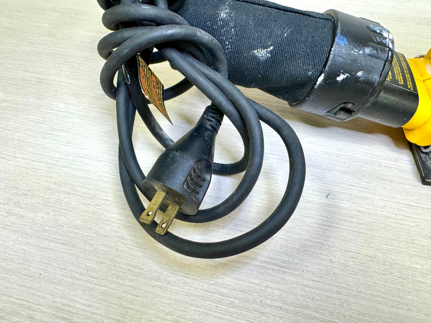 Dewalt D26441 Corded Palm Sander 1/4 Sheet