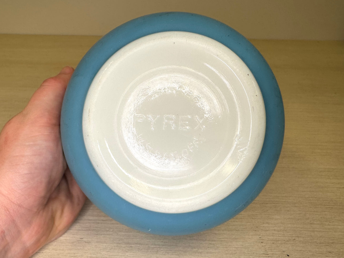 Bol para mezclar de cristal lechoso Pyrex Primary Blue #401 de la década de 1940