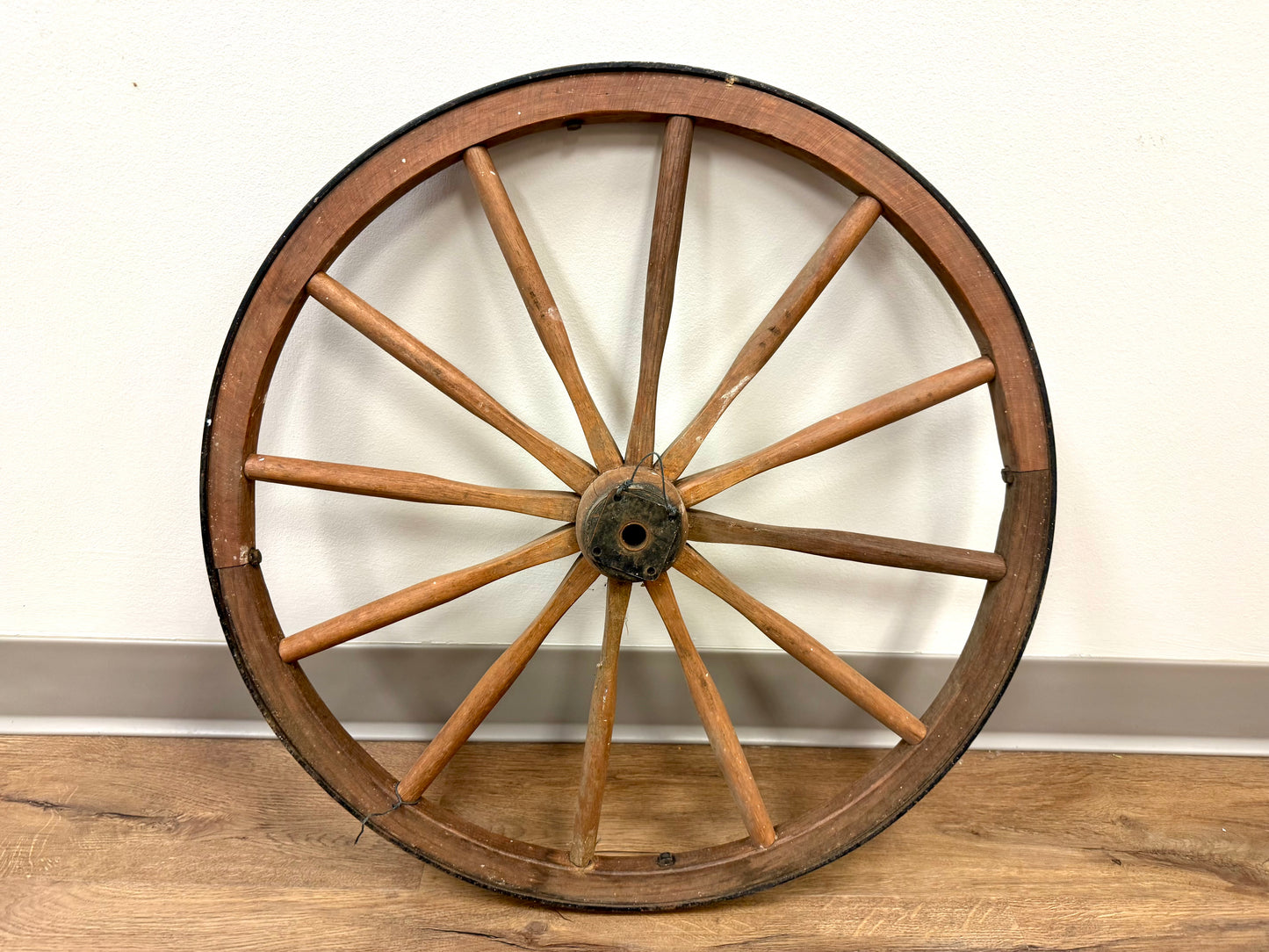 Wagon Wheel Wall Hanger