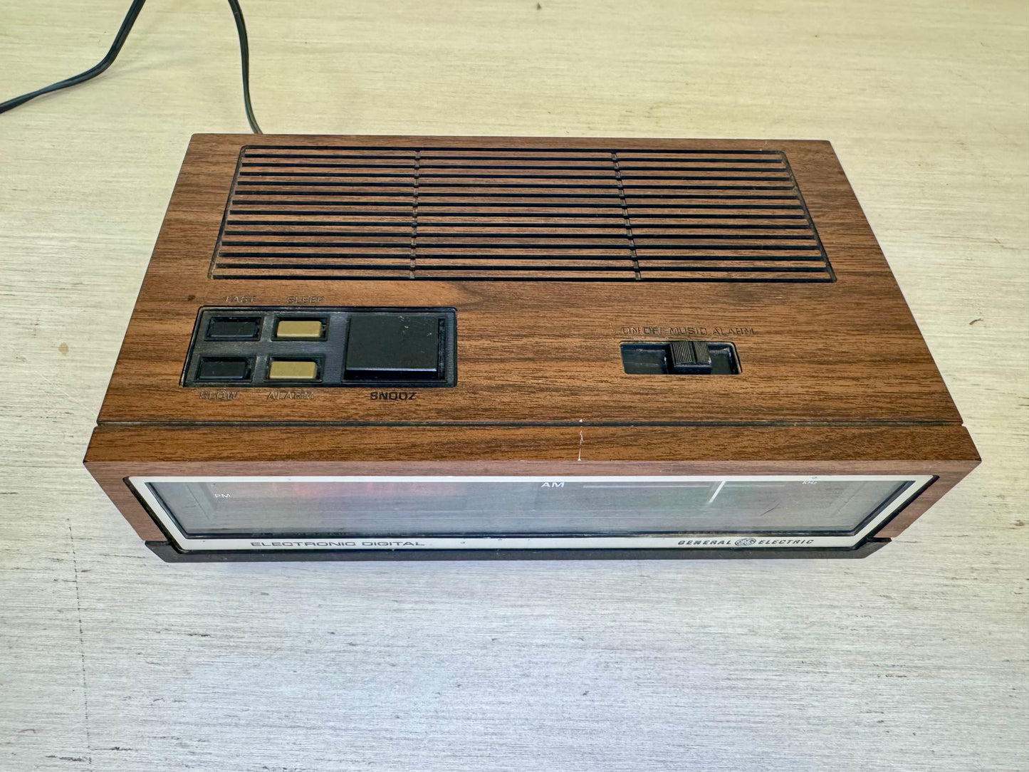 1980s General Electric Alarm Clock/Radio