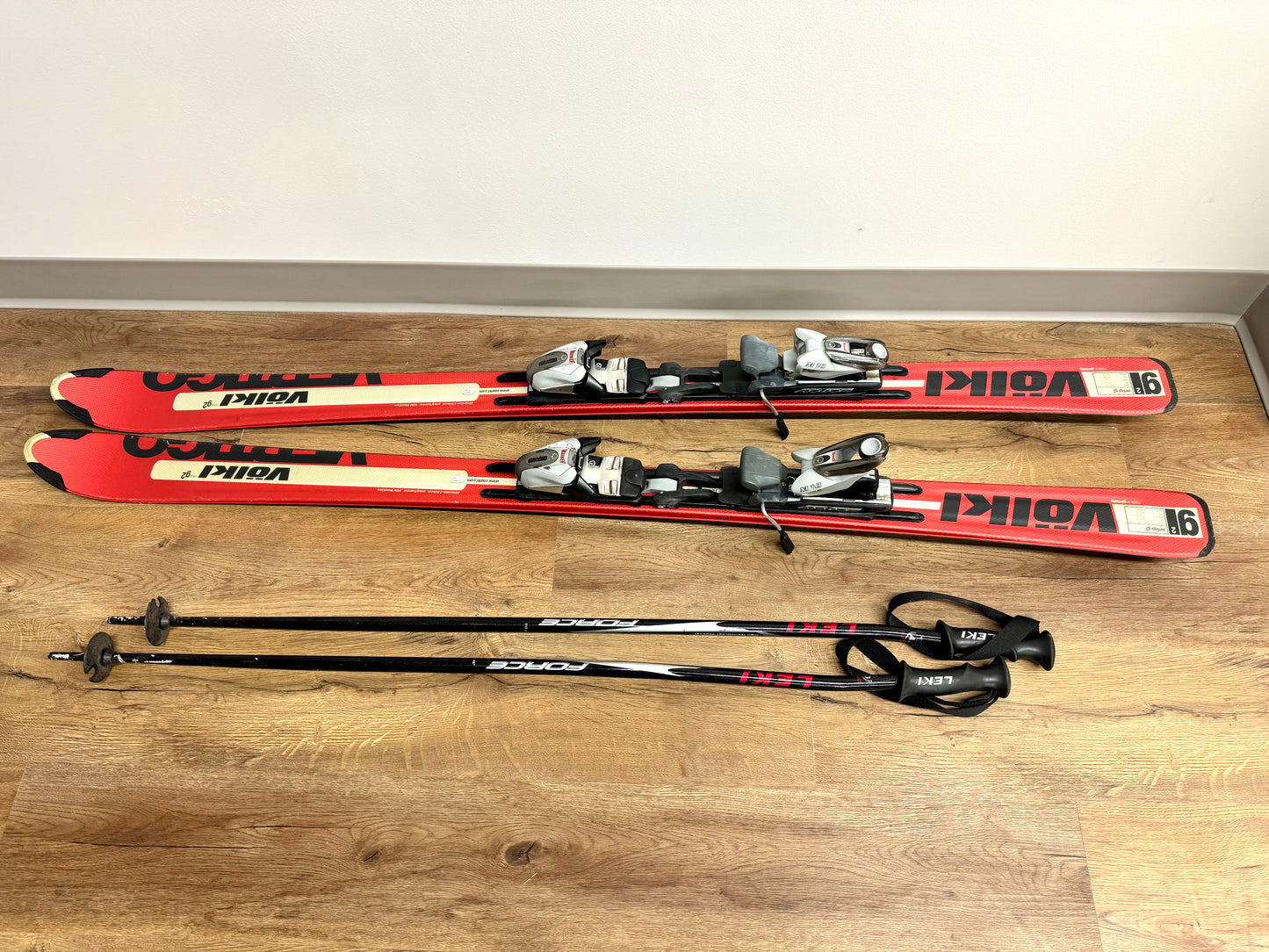 Volkl Vertigo G2 Snow Skis & Leki Poles