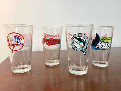 Budweiser & Major League Baseball Teams Pint Glass Set