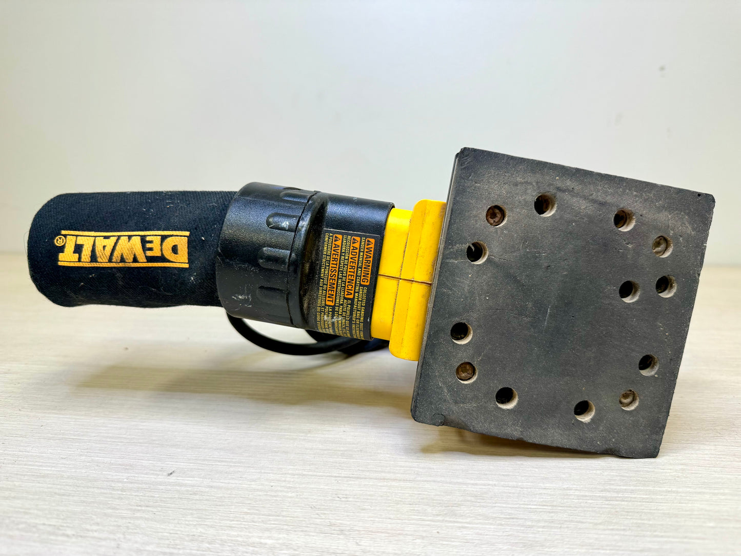 Dewalt D26441 Corded Palm Sander 1/4 Sheet