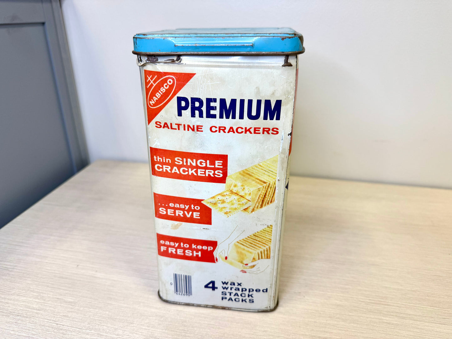 Nabisco 1968 Saltine Cracker Tin