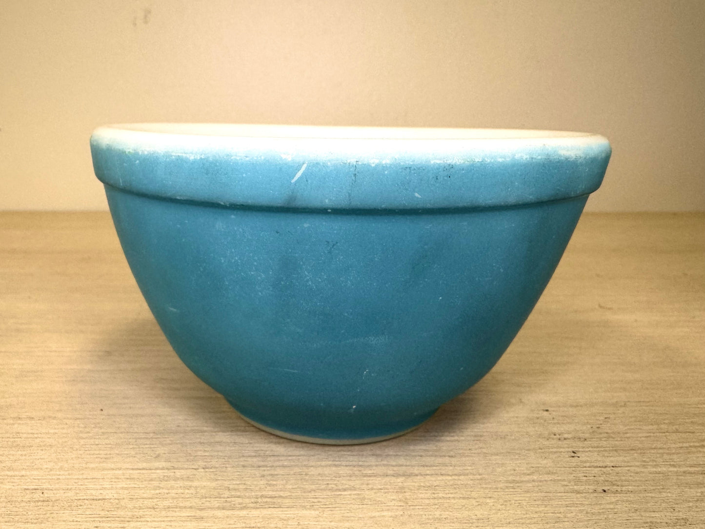 Bol para mezclar de cristal lechoso Pyrex Primary Blue #401 de la década de 1940