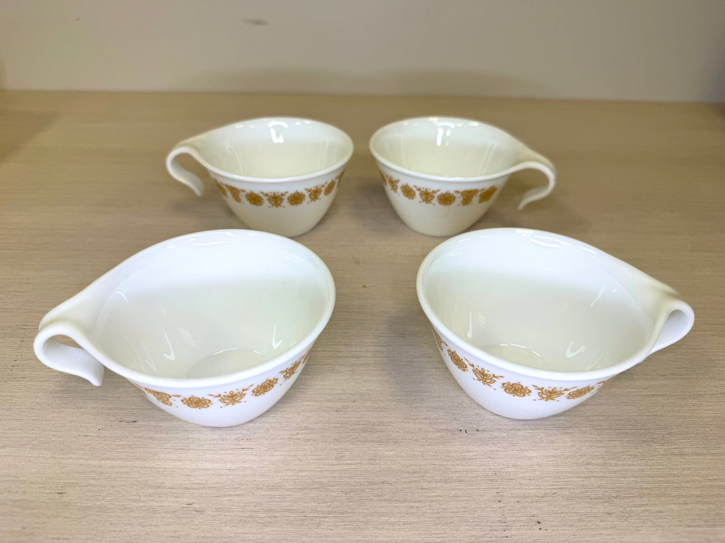 Juego de tazas de gancho Butterfly Gold de Corelle Corning Ware de los años 70
