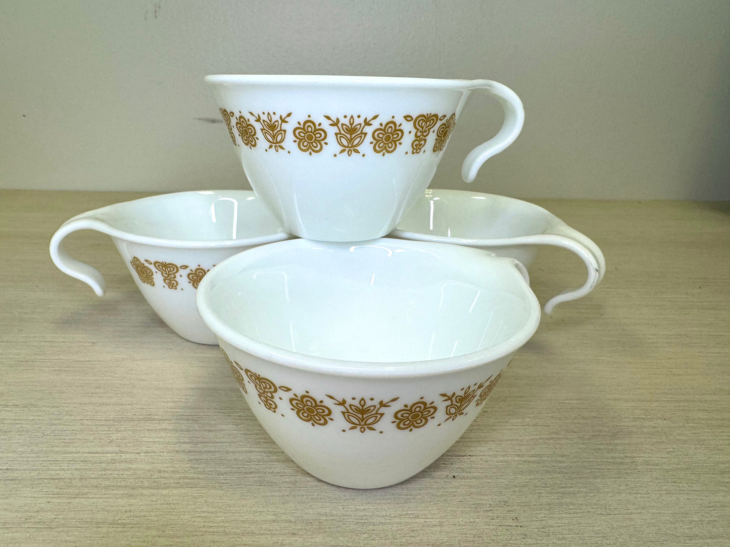 Juego de tazas de gancho Butterfly Gold de Corelle Corning Ware de los años 70