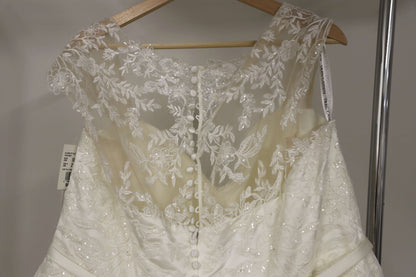 Brand New Oleg Cassini Ivory Wedding Dress