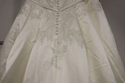 Brand New Oleg Cassini Ivory Wedding Dress