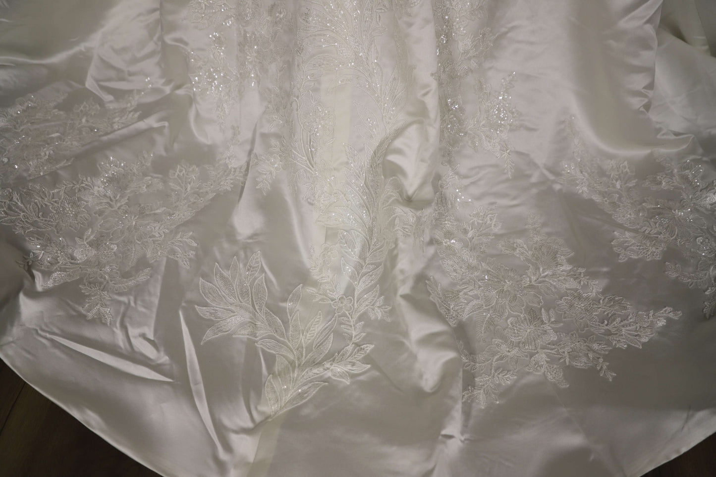 Brand New Oleg Cassini Ivory Wedding Dress