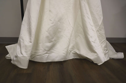 Brand New Oleg Cassini Ivory Wedding Dress